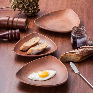 Planche à fromage en bois en forme de triangle rustique Premium Unique Trois coins Sûr Charcuterie parfaite Affiche Rassemblements de vacances - Product Image 1