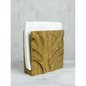 Porte-serviettes fait main en bois de chêne de haute qualité avec une élégante conception de feuille de bois sculpté pour les fournitures de restaurant en vente - Product Image 1