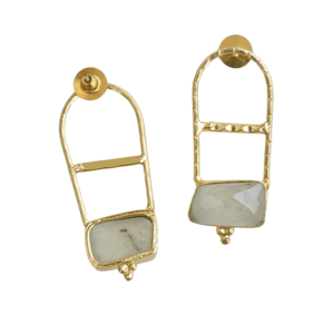 Boucles d'oreilles tendance en laiton, design pierre naturelle brute, texture laiton mat, pièce unique et élégante, parfaites pour l'exportation - Product Image 4