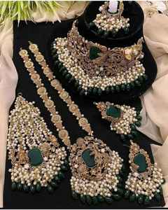 Ensembles de bijoux de mariage de mariée indienne pakistanaise en plaqué or 18 carats collier de mariage pakistanais boucles d'oreilles bijoux pour femmes en vente - Product Image 3
