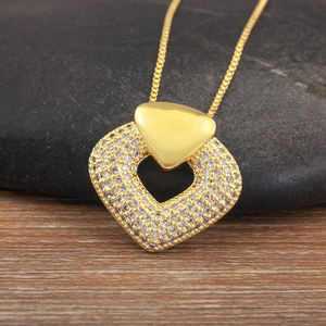 Collier avec pendentif en forme de cœur en zircon cubique en cuivre QIKU en gros, bijoux fins pour femmes et hommes, accessoires de charme - Product Image 4