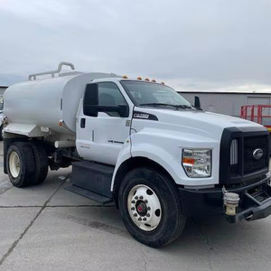 Camión Cisterna Ford F-750 2016-2020 Económico - 270HP - Automático - Tanque Limpio - 5 Cabezales de Rociado - Listo para Exportación Mundial - Product Image 1
