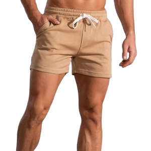 Shorts de gym avec logo personnalisé pour hommes, bermuda cargo d'été grande taille avec ensembles de shorts en maille taille moyenne à motif uni - Product Image 1