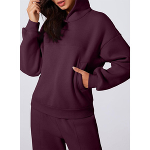 Chándal de ajuste OEM para mujer, decoración Vintage, logotipo personalizado, Etiqueta Privada, ropa de calle, diseño de tela suave, logotipo personalizable sólido - Product Image 3