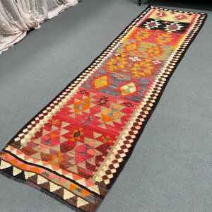 Alfombra de 2.7x9.4 pies, Alfombra Turca Vintage, Alfombra Roja con Diseño Floral - Product Image 4