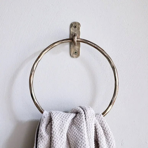 Anneau porte-serviettes mural en métal durable, finition noire, parfait pour la décoration de la salle de bain et de la maison de style rustique. - Product Image 6