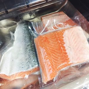 Filete Premium Fresh Salmon Belly para Asar Peces Congelados Premium - Product Image 2