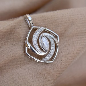 Élégant pendentif Marquise Moissanite en argent sterling 925 pour femmes bijoux fins avec chaîne incluse - Product Image 3