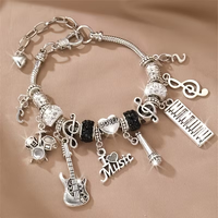 Bracelet personnalisé vintage à thème musical avec breloques en forme de cœur, pendentifs guitare, microphone, batterie, piano et plaque en laiton en forme de cœur LOVE