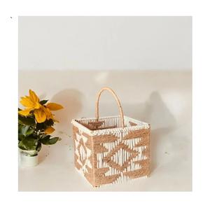 Vente à chaud Panier carré en coton de jute multicolore avec poignée 8x8x7 pouces Organisateur de stockage durable et écologique OEM en gros - Product Image 1