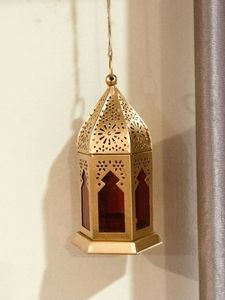 Linterna de vela de latón ligera para balcones, patios o Retiros de yoga que agregan calidez y ambiente espiritual - Product Image 6