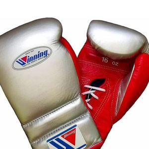 Gants de boxe MMA en cuir rouge argenté sur mesure avec fermeture à boucle et crochet, patchs Chrome Heart, évacuation de l'humidité, meilleure qualité - Product Image 5
