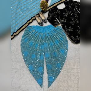 ชุดเดรสผ้าจอร์เจตหลากสีสัน ดีไซน์ทันสมัย ประดับด้วยงานปักเรซาม พร้อมผ้าคลุมไหล่แฟนซี คอลเลคชั่น 2025 จัดส่งทั่วโลก - Product Image 6