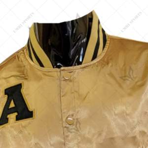 แจ็คเก็ตวาร์ซิตี้ผ้าซาตินแบบกำหนดเอง Alph@ รุ่น Winter ปิดด้วยกระดุม ปักตัวอักษรกรีก แขนเสื้อและชายเสื้อแบบริบตัดกัน ด้านหน้าแบบกลับด้านได้ - Product Image 4