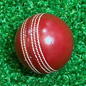 Ballon de cricket en cuir anglais rigide pour le cricket, fabriqué au Pakistan - Product Image 1