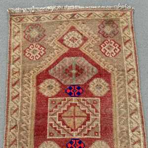 พรมตุรกีขนาดเล็ก 1.6x2.9 ฟุต ลายดอกไม้สีแดงวินเทจ - Product Image 5