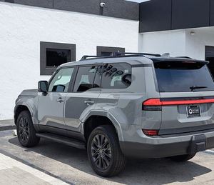 NEATLY USED 2024 GX 550 Premium 4WD Sport Utility - Prêt à être expédié - Product Image 4