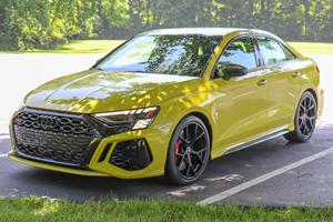 รถออดี้ RS3 Turbo ปี 2024 มือสอง สภาพดี เครื่องยนต์ 5 สูบ ขับเคลื่อน 4 ล้อ อุปกรณ์ครบครัน สีเหลืองพิธอนเมทัลลิก - Product Image 3