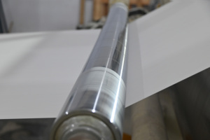 Vente en gros de rouleaux de papier transfert <span class=keywords><strong>thermique</strong></span> géant à séchage rapide 31g Film de <span class=keywords><strong>sublimation</strong></span> à haute <span class=keywords><strong>impression</strong></span> pour l'<span class=keywords><strong>impression</strong></span> textile - Product Image 4