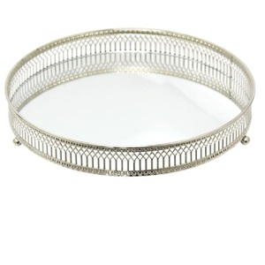 Plateau de service décoratif artisanal en métal et verre pour la maison, l'hôtellerie et la restauration, avec bordure dorée design, plateau de service arrondi - Product Image 2