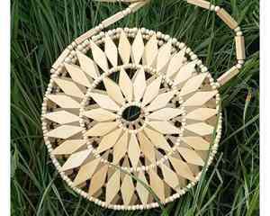 Sac en bambou écologique pour femmes fabriqué avec des matériaux en bambou durables, idéal pour les vêtements de plage et les présentoirs de vente au détail. - Product Image 3