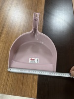 Balayette de bureau miniature moderne et durable avec tête de balayette en PP et manche en plastique pour le nettoyage quotidien à la maison ou dans les restaurants