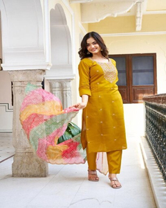 Conjunto de Kurti de algodón indio tradicional de nueva moda para mujer Kurta bordado con Salwar para fiesta de verano al por mayor en Surat India - Product Image 1