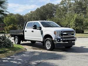Camionnette F-350 SD XLT 4X4 Crew Cab 8 pieds à plateau plat, modèle 2020 d'occasion, en parfait état, livraison à domicile dans le monde entier - Product Image 3