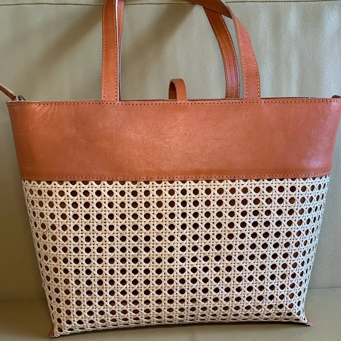 Neues Design für Sommer 2024 Bali Rattan Rohrleder-Tote-Tasche Schultertasche handgefertigt aus Vietnam