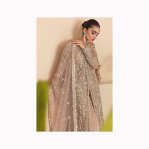 Conjunto de Lehenga Choli trabajado de elegancia tradicional y estilo moderno que transforma a cada novia en una visión de belleza - Product Image 5