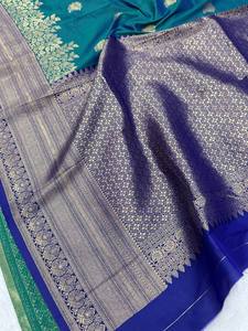 Sari indien traditionnel pour femmes en soie bleu sarcelle avec bordure contrastée en zari pour les fêtes - Product Image 5