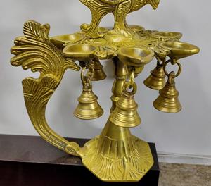 Lámpara de aceite de latón de lujo para el hogar, práctica religiosa, decoración de templo, la mejor lámpara hecha a mano de diseño tradicional indio Aarti Diya - Product Image 4