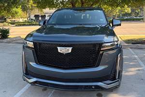 Cadillac Escalade 4WD Sport Platinum 2021 d'occasion en excellent état, sans réserve, moteur V8 de plus de 8L, très bien équipée, faible kilométrage - Product Image 2