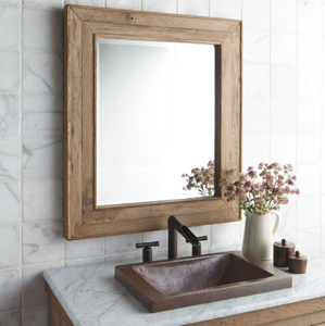 Hecho a mano en madera de acacia/Mango, este marco de espejo combina estilo y función para hogares, salones y salas de exposición por Craft Emporium. - Product Image 4