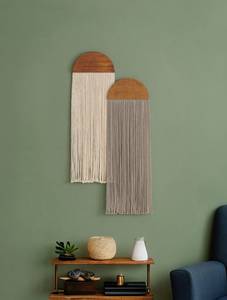 Colgante de pared bordado de la mejor calidad con intrincados patrones florales Arte textil hecho a mano para espacios cálidos, acogedores y acogedores - Product Image 3
