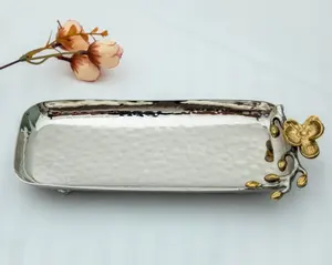 Dernier présentoir de vaisselle de créateur Plateau en acier inoxydable martelé de la meilleure qualité avec poignée en feuille d'or pour les fournitures d'hôtel - Product Image 6