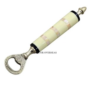 Décapsuleur en métal résistant avec manche en bois à prix impressionnant Taille et couleur personnalisées disponibles Look accrocheur de créateur - Product Image 2