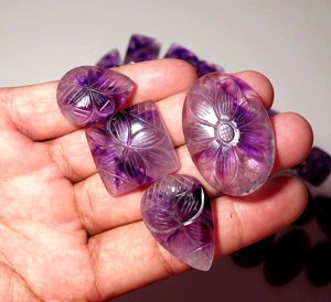 Vente en gros magnifique cabochon d'améthyste naturelle de quartz en vrac de forme et de taille mixtes pour la fabrication de bijoux en quartz - Product Image 4