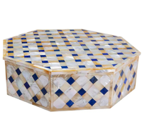 Boîte de rangement à trois niveaux en nacre et pierre, fabriquée à la main, avec finition haut de gamme pour un usage quotidien et une décoration intérieure moderne et luxueuse