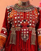 Robe maxi en velours rouge avec broderie à la main et pompons, col haut, manches lanternes, style bohème, tenue de soirée