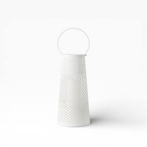 Porte-bougie votif en métal blanc de style lanterne avec découpe en maille diamantée et poignée dorée - Product Image 4