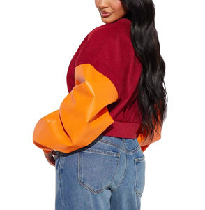 Veste courte de style universitaire pour femmes OEM Street Wear avec manches longues en cuir, laine et toile, design respirant, côtes, marque privée - Product Image 2