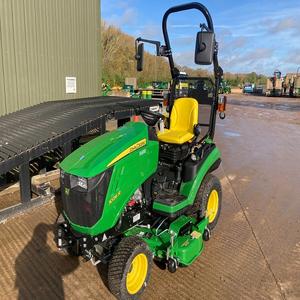 John Deeere 1026R Tractor agrícola Alto soporte técnico para equipos de agricultura y acuicultura En stock Entrega rápida - Product Image 5