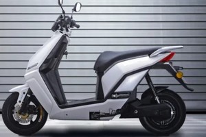 Nouveau modèle de trottinette électrique Qoulity Sale, M-GB E3, 45 km/h, niveau d'entrée, avec moteur 60V 1200W, batterie 50cc, type cyclomoteur - Product Image 2