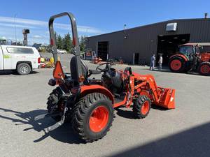 Tractor B2601HSD 2022 - 4WD, Motor de 25.5 HP y Bomba, Compacto y Potente, Alta Productividad - Product Image 2