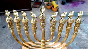 Bougeoirs en métal plaqué or 9 branches Menorah Lanternes Décoration intérieure Hanoukka juive Célébrations par décor impex - Product Image 3