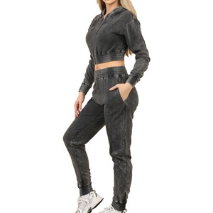 Sudadera con apliques de fabricante, conjunto de chándal con capucha y pantalones de chándal recortados con lavado ácido para mujer - Product Image 3