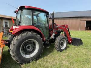 Tractor IH Farmall 75C 4WD 2021 con Caja de Cambios y Bomba - Alta Productividad para Trabajos Agrícolas y de Mantenimiento de Propiedades - Product Image 5