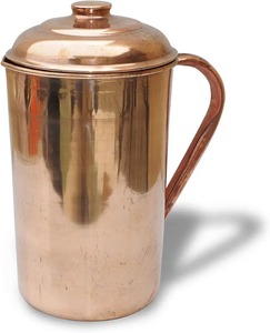 Jarra de cobre puro hecha a mano con 2 vasos, Juego de vasos de metal grabado inspirado en El Ayurveda para uso diario y bienestar - Product Image 6