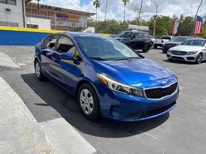 Kia Forte LX SUV 2024, Automática, Volante a la Izquierda, Interior Oscuro, Asientos de Cuero R15, Portaequipajes de Techo de Aleación de Aluminio - Product Image 2
